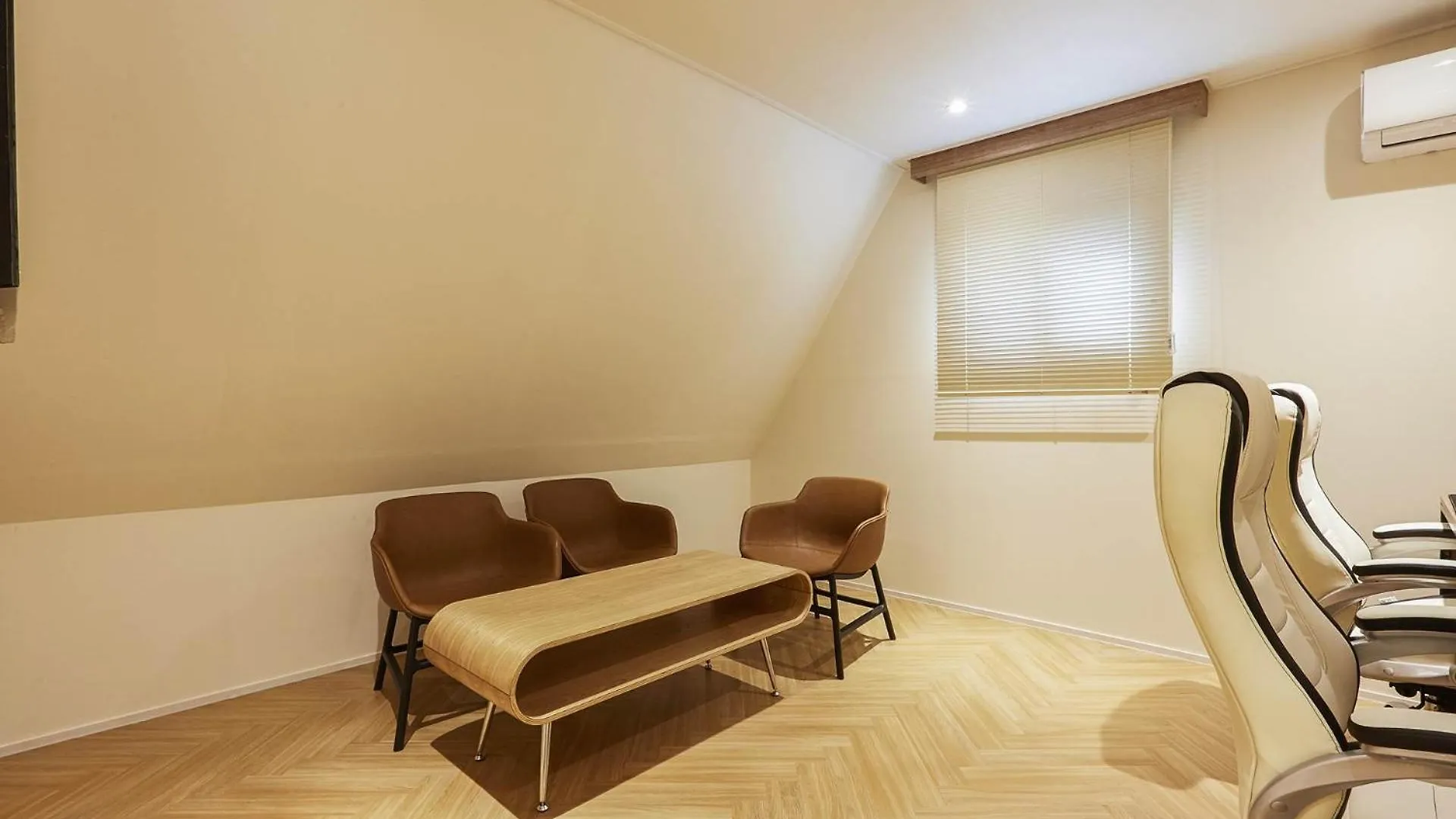 Vane Hotel Incheon 0*,